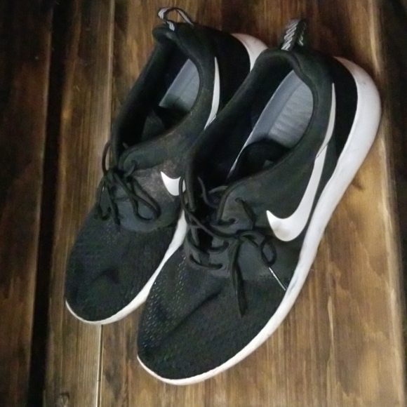Mens Nike Shoes - Picture 1 of 3